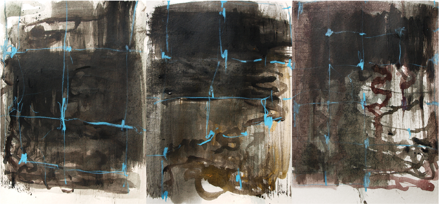 Abstrakt triptykon kunst af Peter Ejlerskov med mørke strøg og lyseblå streger.