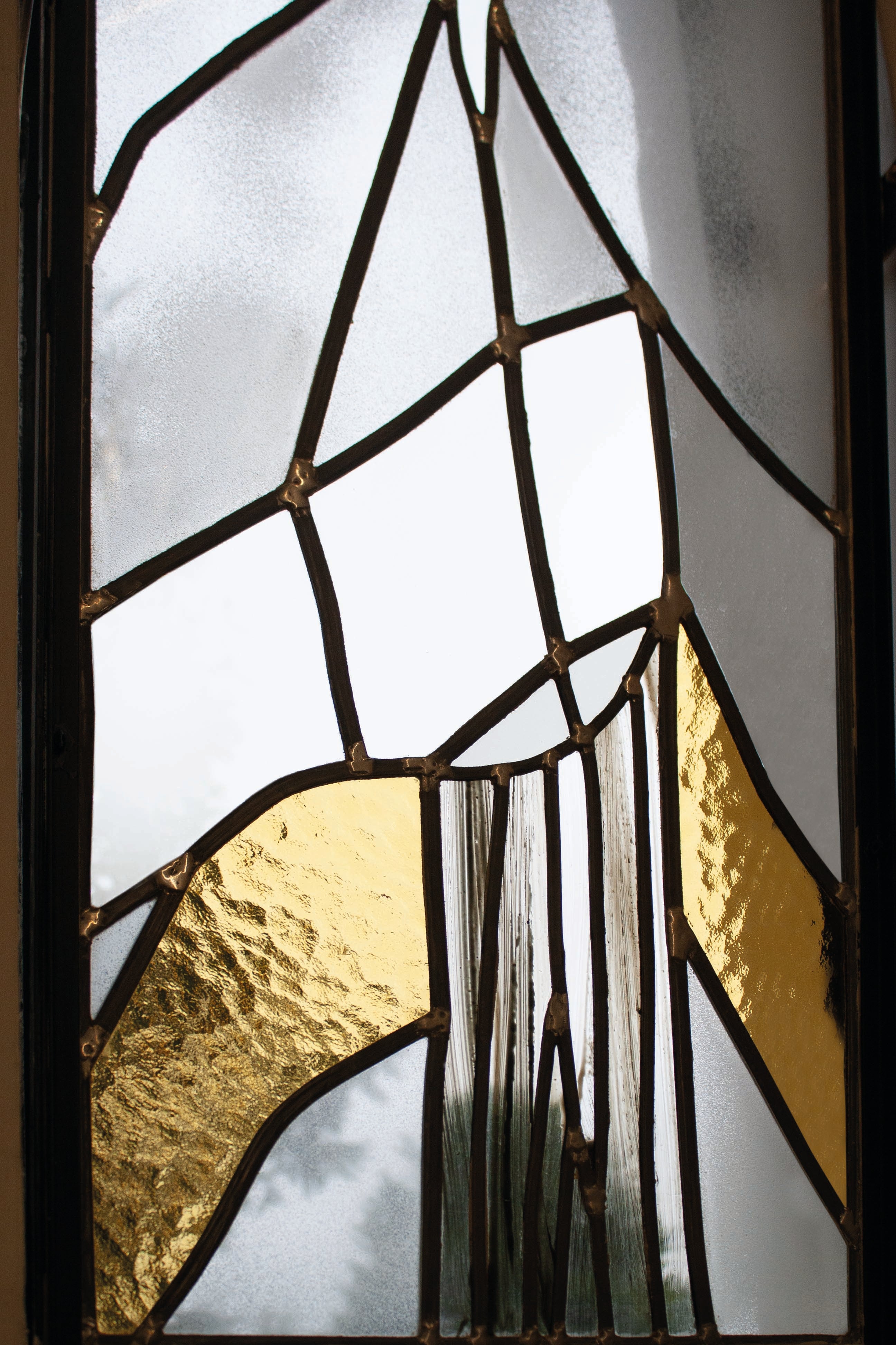 Blyrude med gult og klart glas, glaskunst af Peter Ejlerskov.