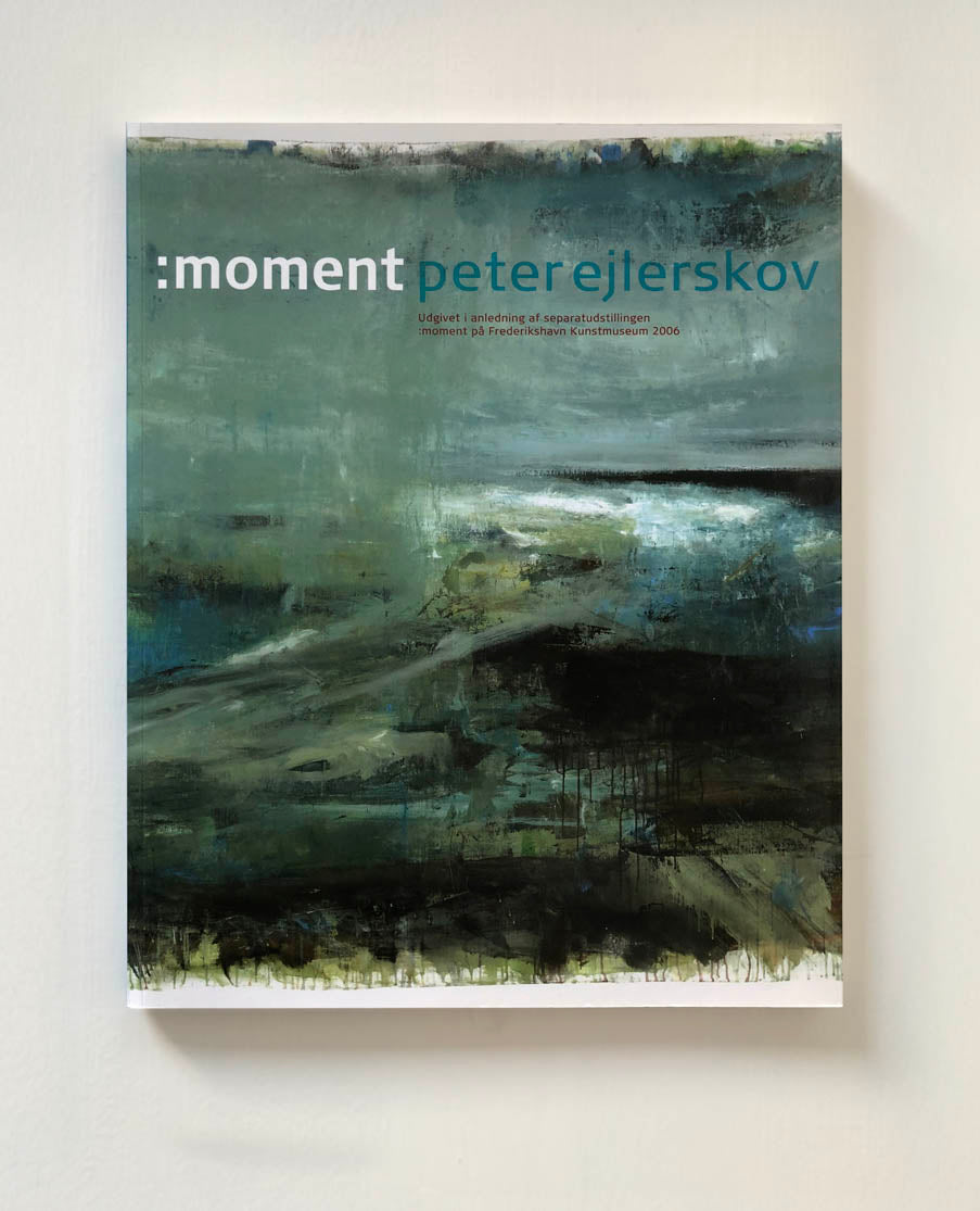 Bogen Moment med Peter Ejlerskov kunst på hvid baggrund