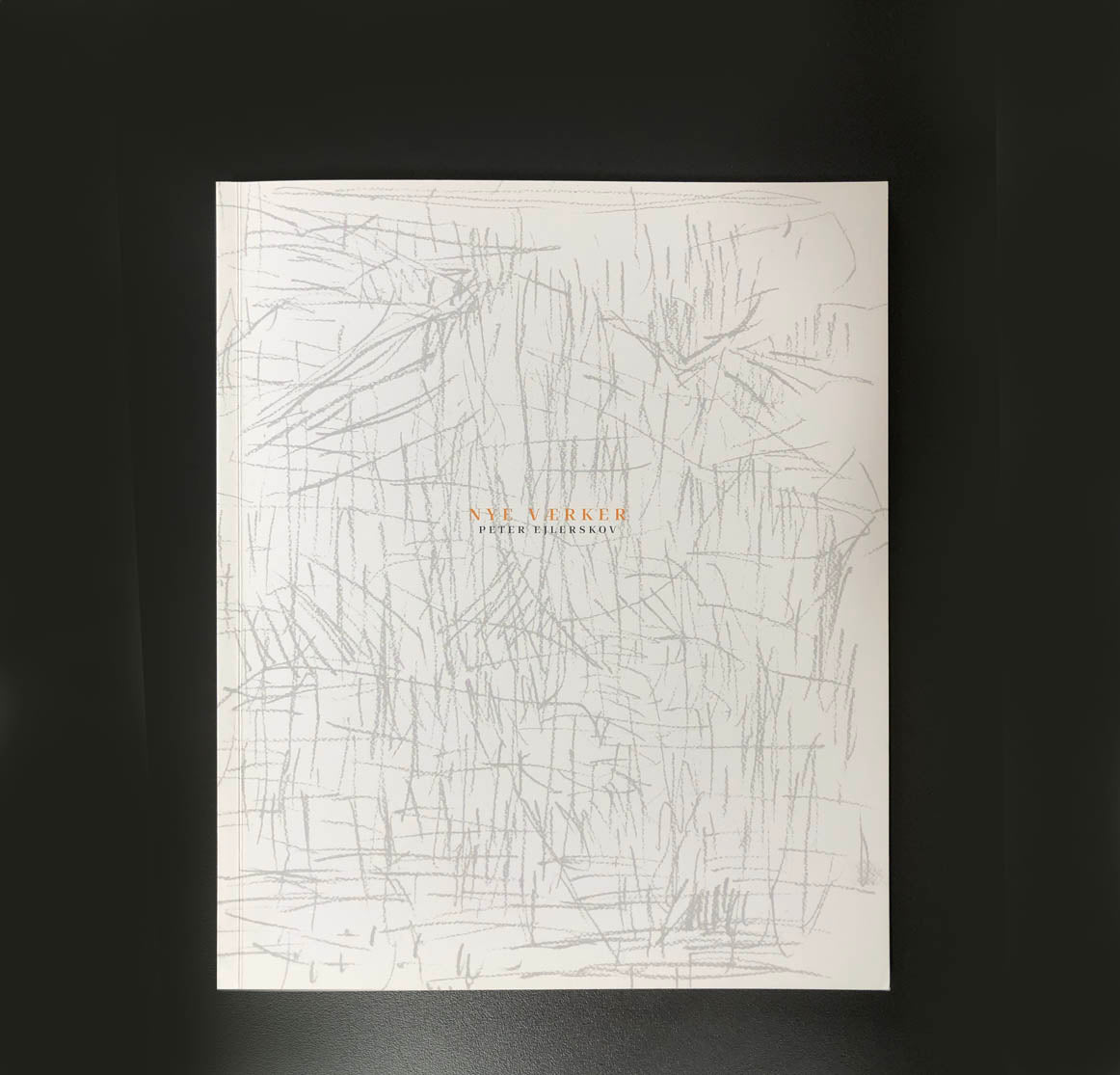 Nye Værker bogcover med abstrakt kunst af Peter Ejlerskov