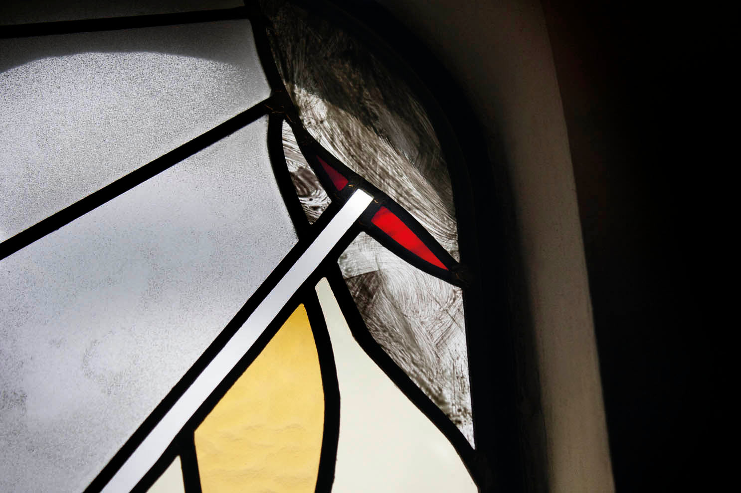 Mosaik i Sir Kirke, glaskunst af Peter Ejlerskov.