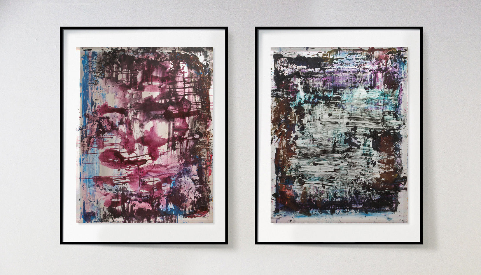 To indrammede, abstrakte malerier med mørke farver, moderne kunst af Peter Ejlerskov.